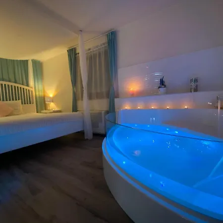 Tulipan Vendeghaz Guest house Karasz