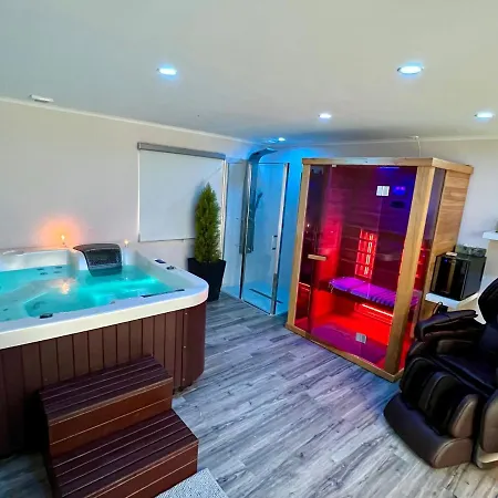 Tulipan Vendeghaz Guest house Karasz