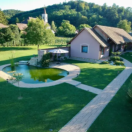 Tulipan Vendeghaz Guest house Karasz