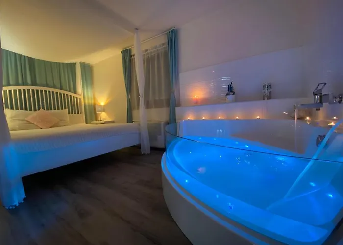 Tulipan Vendeghaz Guest house Karasz