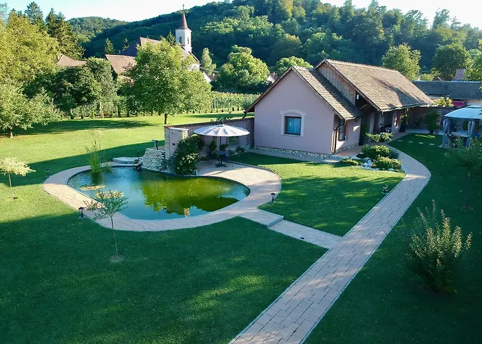 Tulipan Vendeghaz Guest house Karasz